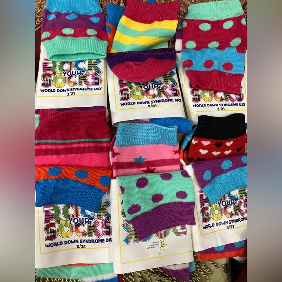 6 X $21 ROCK YOUR SOCKS - Picture 2 of 3